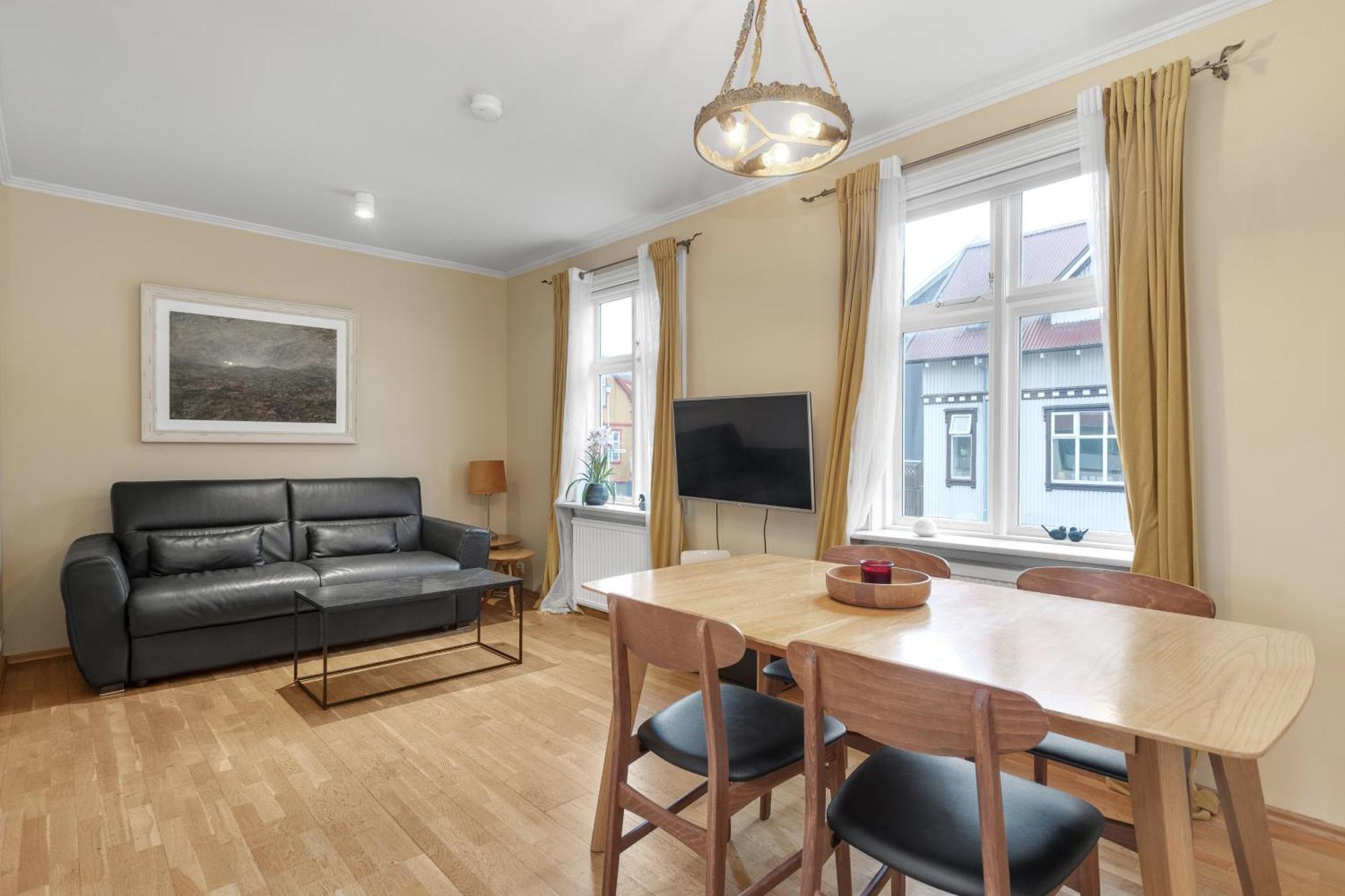 Live As Locals Apartments Reykjavik Bagian luar foto